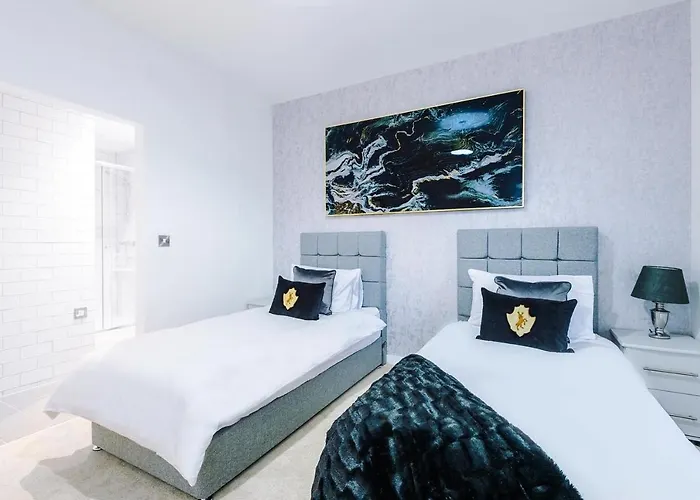 2 Bedroom Hosted By Mcr Dens